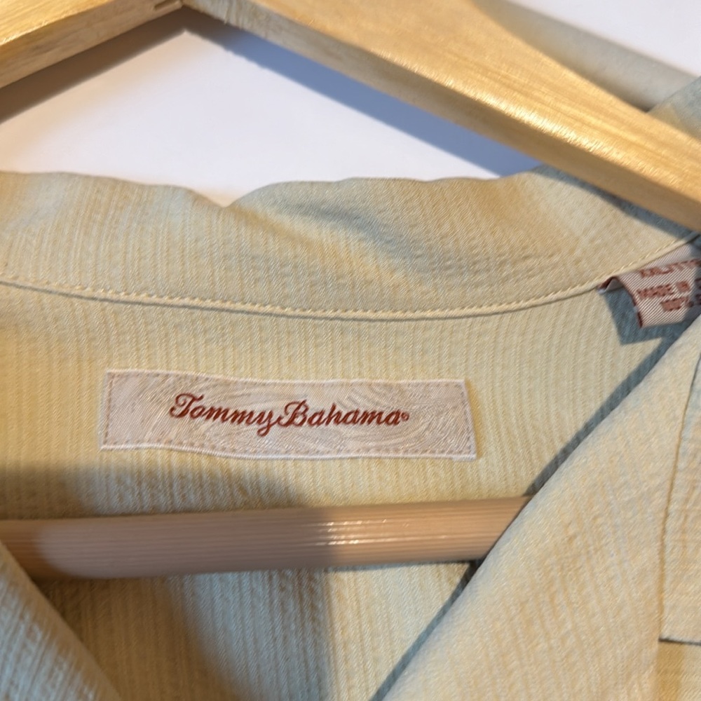 Men’s Tommy Bahama Solid Color Silk Shirt. - Picture 4 of 6